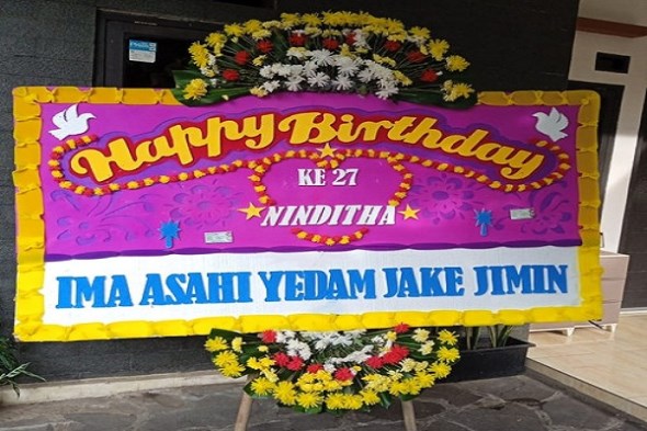 papan bunga ucapan selamat ulang tahun